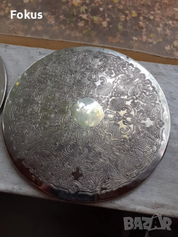 Комплект от четери метални чаши и подложки, снимка 3 - Антикварни и старинни предмети - 53410069