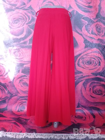 Ярко червен широк панталон плисе с висока талия М, снимка 3 - Панталони - 41375480