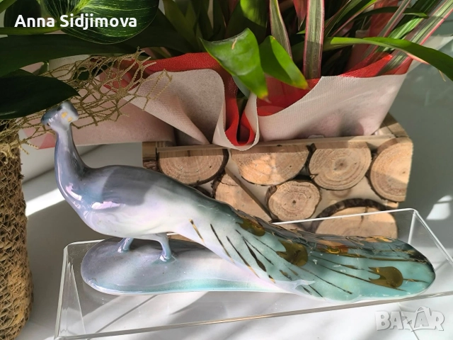 Българска порцеланова статуетка 