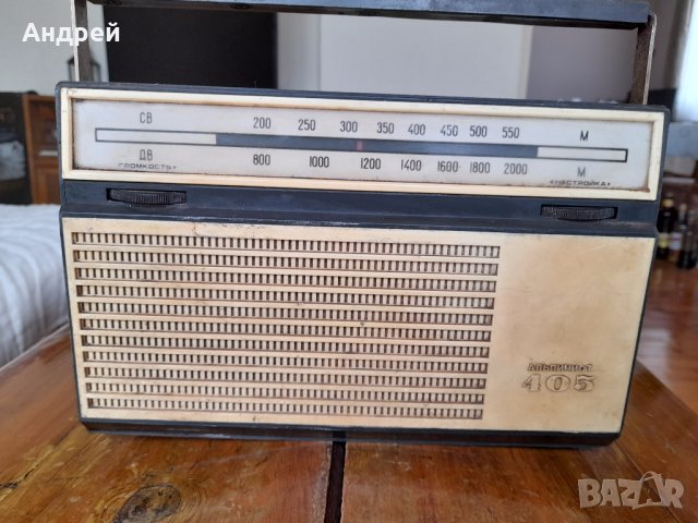 Старо радио,радиоприемник Алпинист 405, снимка 2 - Антикварни и старинни предмети - 41876344