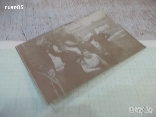 Снимка стара на група от един мъж и четири жени, снимка 3 - Колекции - 48001714