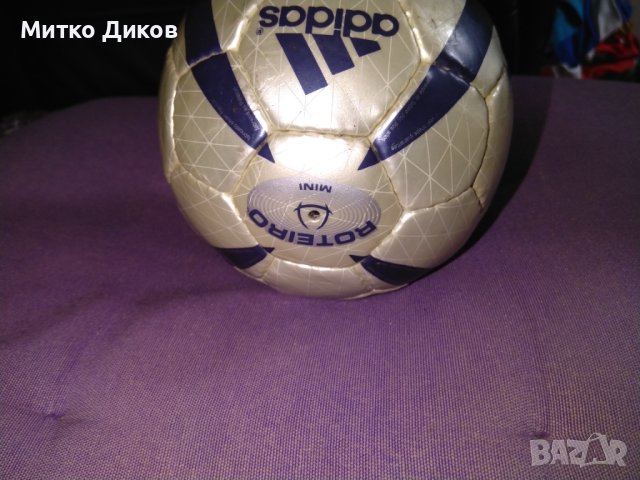 Малка топка нова не спада маркова на Адидас 2005г подписана от Христо Стоичков?, снимка 7 - Футбол - 40726001