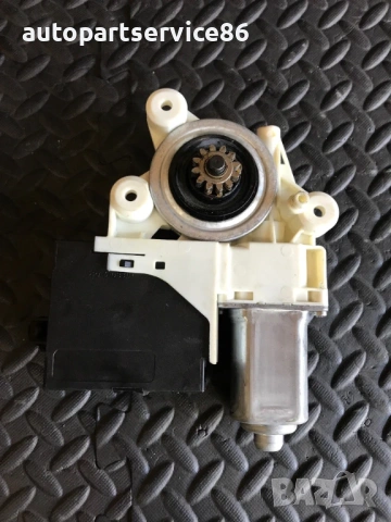 Задно Ляво Моторче - стъкло за Volvo V50 2.0 TDI (2004-2010) 30739182AC, снимка 2 - Части - 53807500