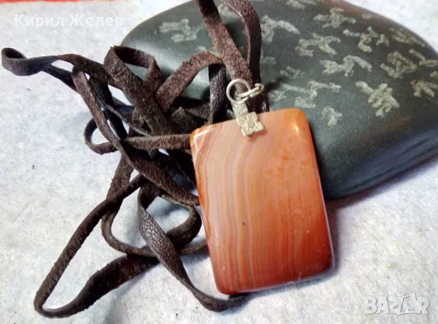 ЕЛЕГАНТЕН ПЕНДАНТ МЕДАЛЬОН КОЛИЕ РЪЧНО ШЛИФОВАН ПОЛИРАН МРАМОРЕН АХАТ с ВЕЛУРЕНО ШНУРЧЕ 30788, снимка 4 - Колиета, медальони, синджири - 48842423