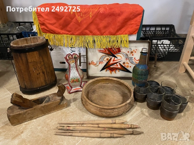  Стари вещи аптечка закачалка забрадки престилки и др