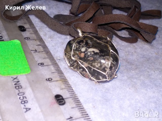 КРАСИВ ВИНТИДЖ - АРТ МЕДАЛЬОН НАТУРАЛЕН КАМЪК ЧЕРЕН ЯСПИС с ШНУРЧЕ от ВЕЛУР 13776, снимка 8 - Колиета, медальони, синджири - 41483359