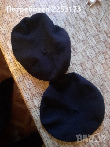 Соц.вълнена дамска шапка и вълнени черни бонета, снимка 6 - Други - 36848032