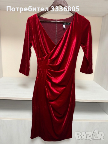 Червена кадифена рокля 