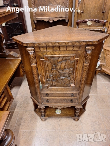 Винтидж ъглов шкаф с богата дърворезба , снимка 10 - Шкафове - 52990675