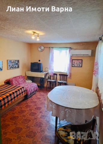 Къща с двор в с. Разделна, снимка 4 - Къщи - 51603665