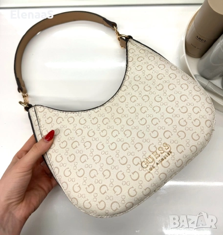 Guess монограм – оригинална, отлично състояние, снимка 2 - Чанти - 53102335