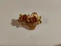 Красива брожка с цветя , снимка 3