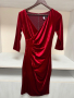 Червена кадифена рокля , снимка 1 - Рокли - 44737781