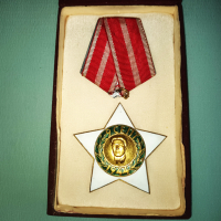 Орден медал 9ти септември втора степен с кутия, снимка 4 - Антикварни и старинни предмети - 44636441