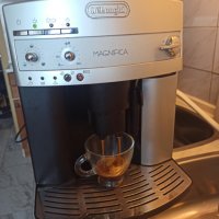 Кафеавтомат Делонги Магнефика, работи отлично и прави хубаво кафе с каймак и капучино , снимка 1 - Кафемашини - 41478269