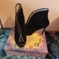 Обувки , снимка 1 - Дамски обувки на ток - 44238309