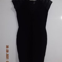 Маркова еластична модерна рокля с паднал ръкав и прозрачни ефектни елементи в наситено черно, снимка 1 - Рокли - 33945660
