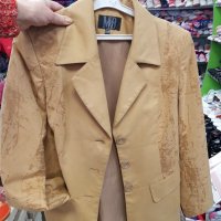 Продавам дамско бежово велурено сако , снимка 1 - Сака - 35741273