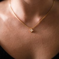 Колие Ван Клееф с малка детелинка, VCA, Van Cleef & Aparels, снимка 1 - Колиета, медальони, синджири - 41859713