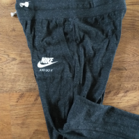 Nike Sportswear Vintage - страхотно дамско долнище КАТО НОВО, снимка 1 - Спортни екипи - 36288686