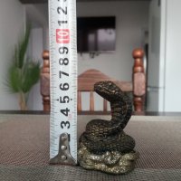 Продавам статуетка на кралска кобра., снимка 1 - Колекции - 39880831