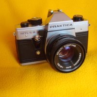 Продавам фотоапарат PRAKTIKA MTL 5B класически с обектив MULTI COATING PENTAKON auto 2.8 / 50 , снимка 1 - Фотоапарати - 42322229
