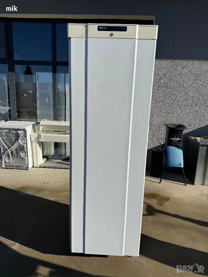 Професионален хладилник Gram , снимка 1