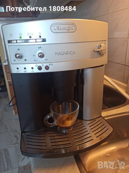 Кафеавтомат Делонги Магнефика, работи отлично и прави хубаво кафе с каймак и капучино , снимка 1