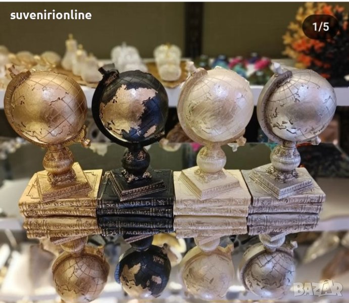 Сувенир глобус върху книги, снимка 1