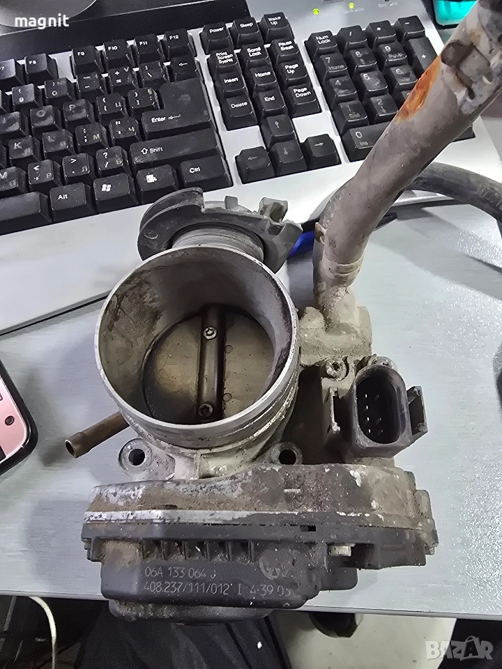 06A133064J Дроселова клапа Audi A3 Volkswagen Golf 4 2000 1.6 101hp, снимка 1