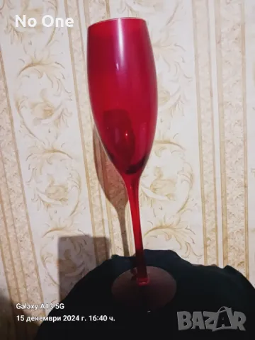 Продавам стъклена чаша за вино   