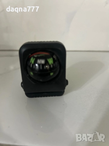 Преносим компас с лепенка за табло, черен немски