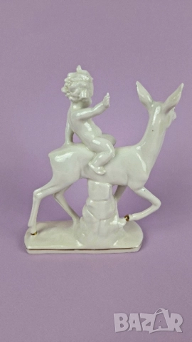 Порцеланова фигурка на дете, яздещо сърна - Thuringia, Германия, снимка 3 - Статуетки - 52171148