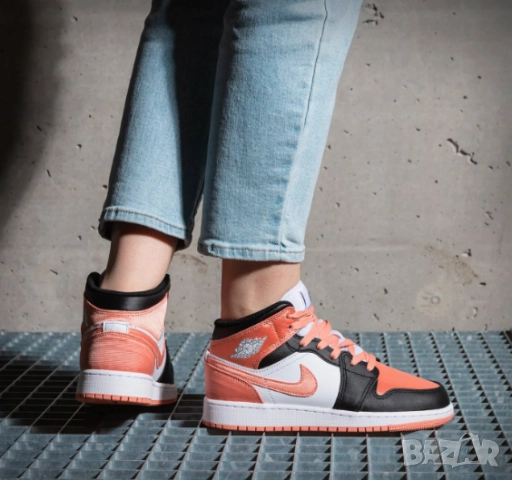 маратонки / кецове Nike Air Jordan 1 Mid Light „Madder Root“ номер 38, снимка 4 - Маратонки - 52722795