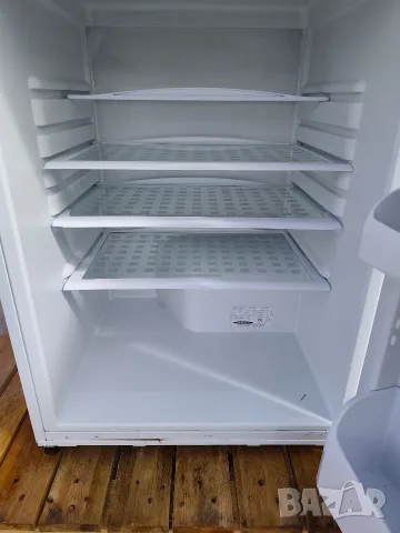 малък хладилник hotpoint, снимка 5 - Хладилници - 56198766