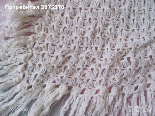 2 бели триъгълни шала - плетени от старо време, снимка 6 - Шалове - 41487275