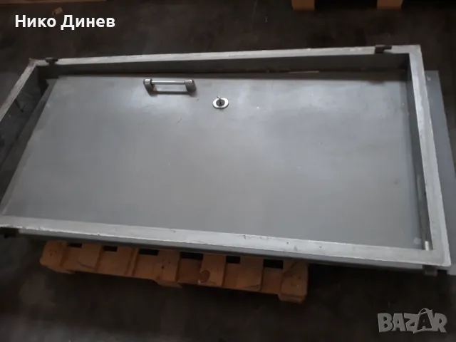 Продавам метална врата от банка.