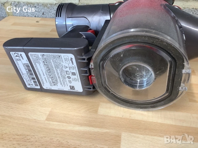 Вертикална прахосмукачка Dyson V7 animal, снимка 7 - Прахосмукачки - 53423179