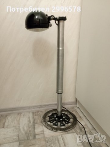 Настолна нощна лампа от мото части спирачен диск кол предница фар