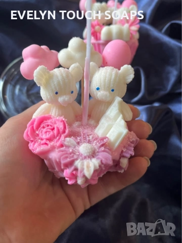 Свещ „Мечета с балони“ – в розова капкейк основа, снимка 9 - Декорация за дома - 51782795