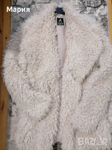 бяло дамско късо палто