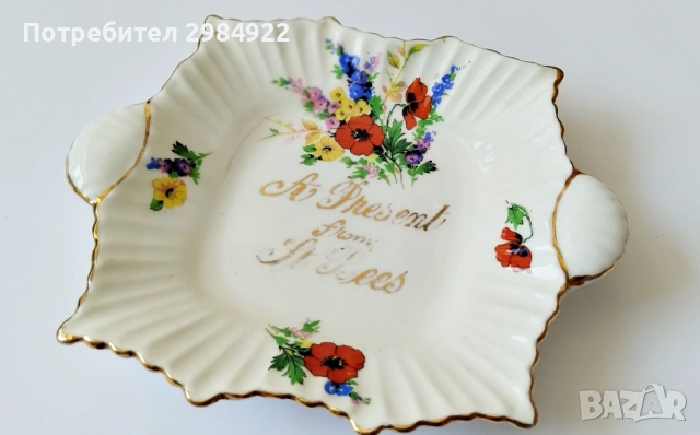 Винтидж чиния от фин костен порцелан с флорален мотив от Taylor and Kent, Стафордшир, Англия