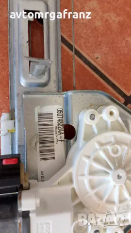 05074822AA-F СТЪКЛОПОВДИГАЧ ЗАДЕН ДЕСЕН ЗА JEEP COMPASS 2013г., снимка 2 - Части - 50020844