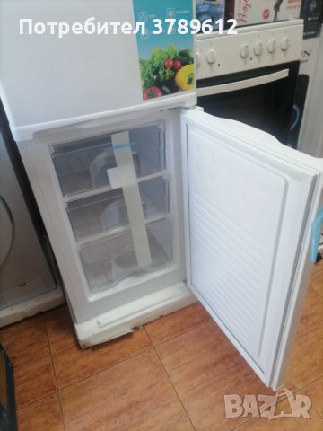 Хладилник с фризер Crown CBR-140W, снимка 3 - Хладилници - 42647655