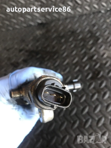 Горивна рейка с датчик Denso за Mazda 6 2.2 Дизел (2007-2011) 05L10304, снимка 3 - Части - 53714736