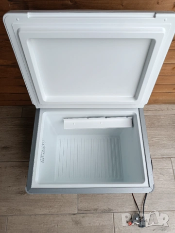 Хладилник на газ 12 и 220волта Dometic, снимка 3 - Хладилни чанти - 53450997