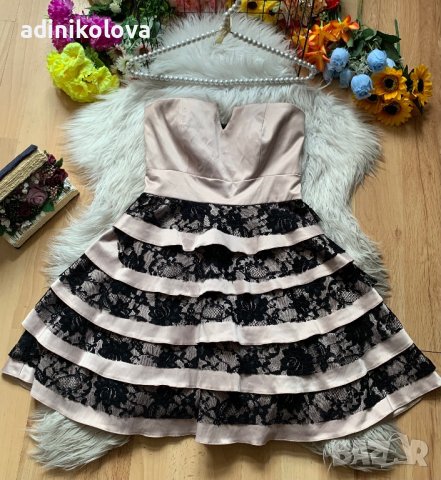 Сатенена рокля с дантела