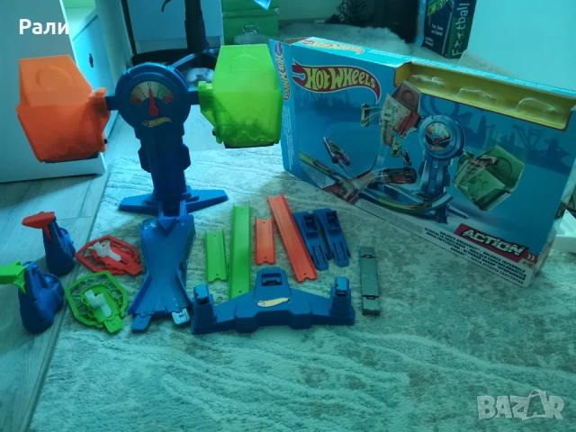 Комплект за игра Hot Wheels, Balance Breakout и метални колички