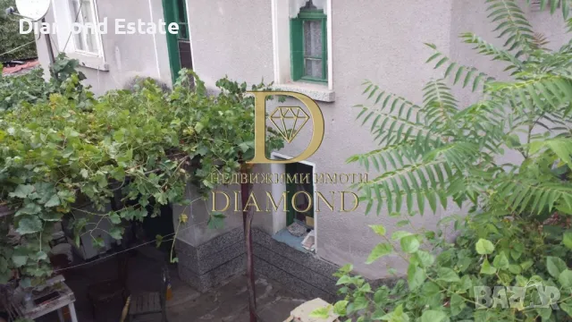 Двуетажна къща в село Средно градище общ. Чирпан, снимка 2 - Къщи - 50162669