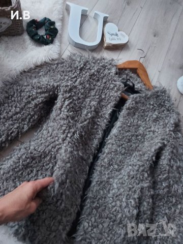Сиво пухено палтенце , снимка 2 - Палта, манта - 34487295